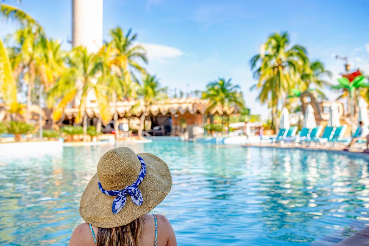 Blue Tree Thermas De Lins Resort المظهر الخارجي الصورة The pool at Atlantis Paradise Island