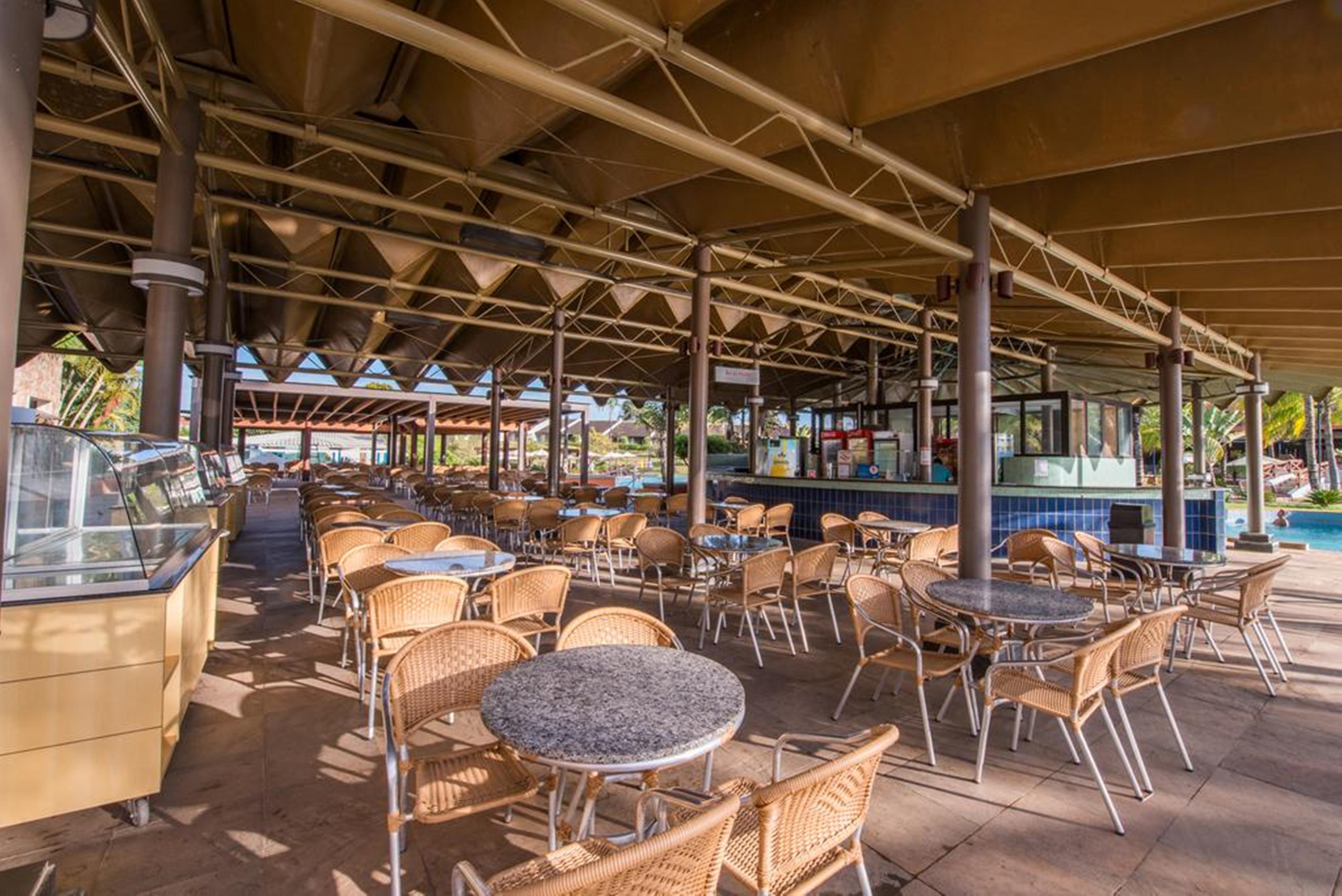 Blue Tree Thermas De Lins Resort المظهر الخارجي الصورة The interior of the restaurant