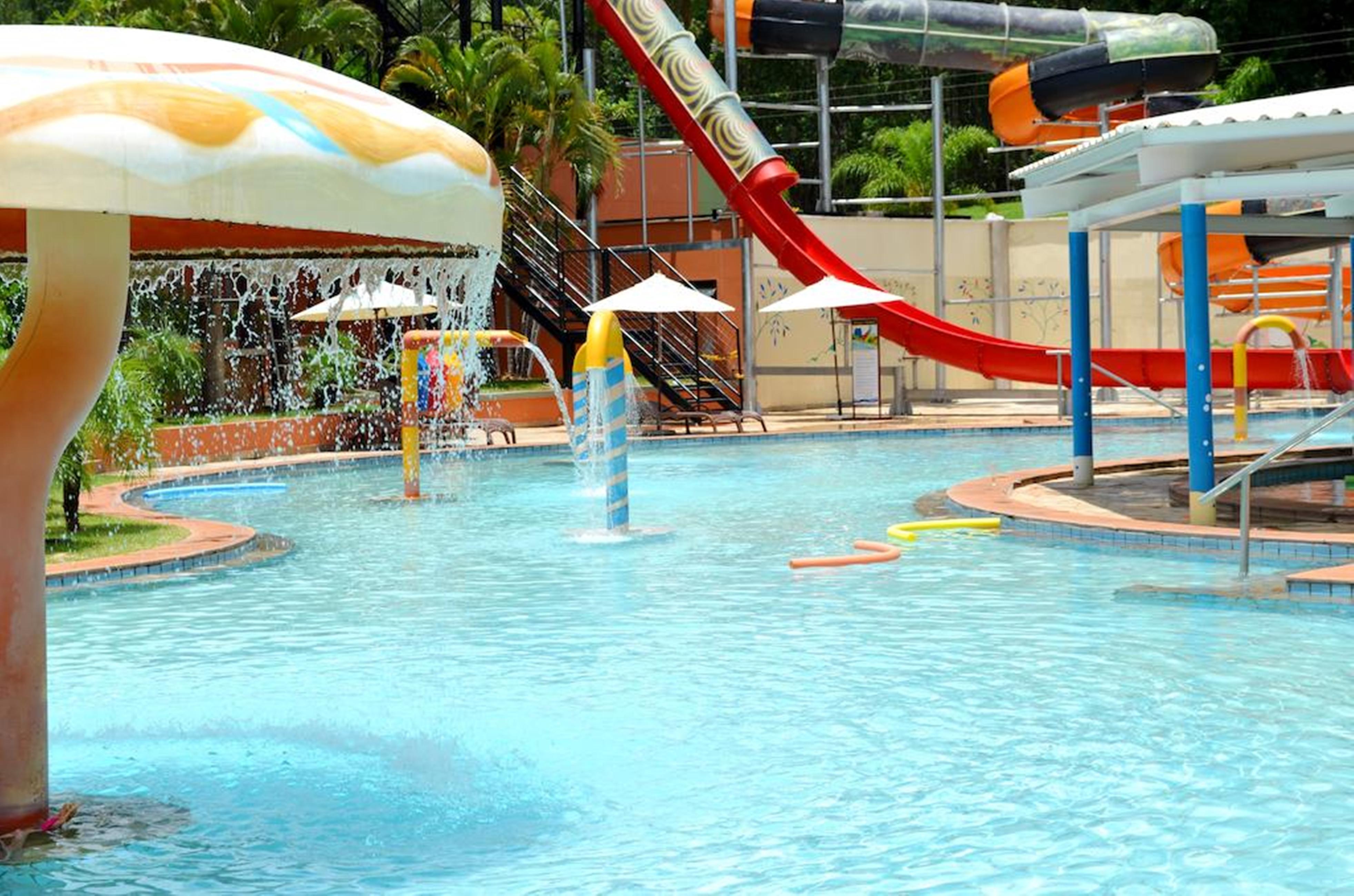 Blue Tree Thermas De Lins Resort المظهر الخارجي الصورة Splash Island