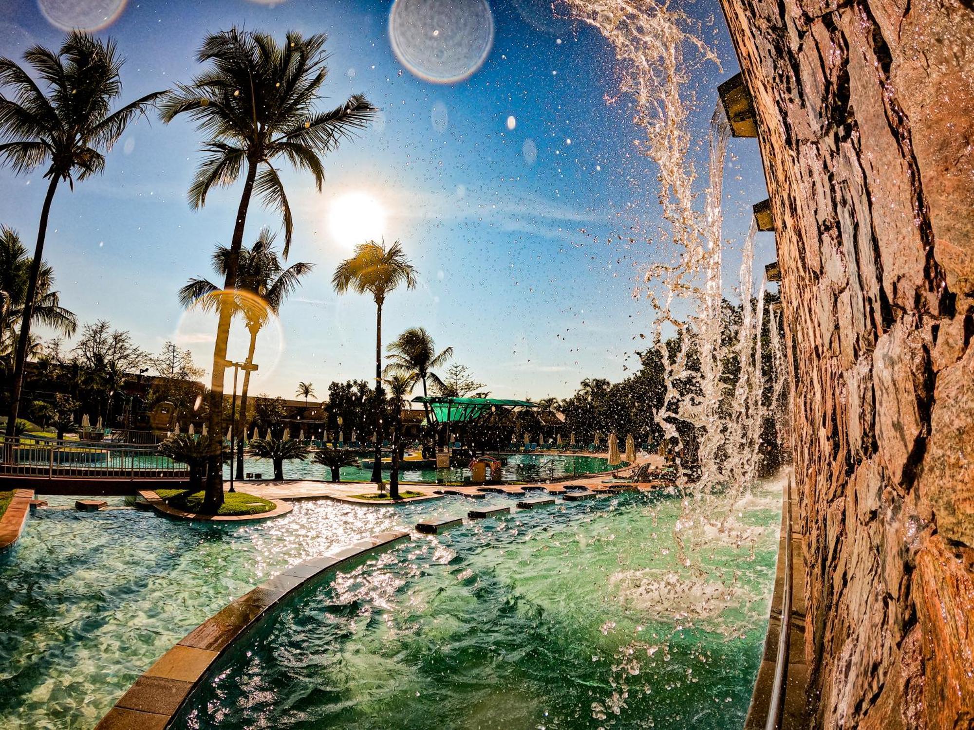 Blue Tree Thermas De Lins Resort المظهر الخارجي الصورة The resort's lagoon