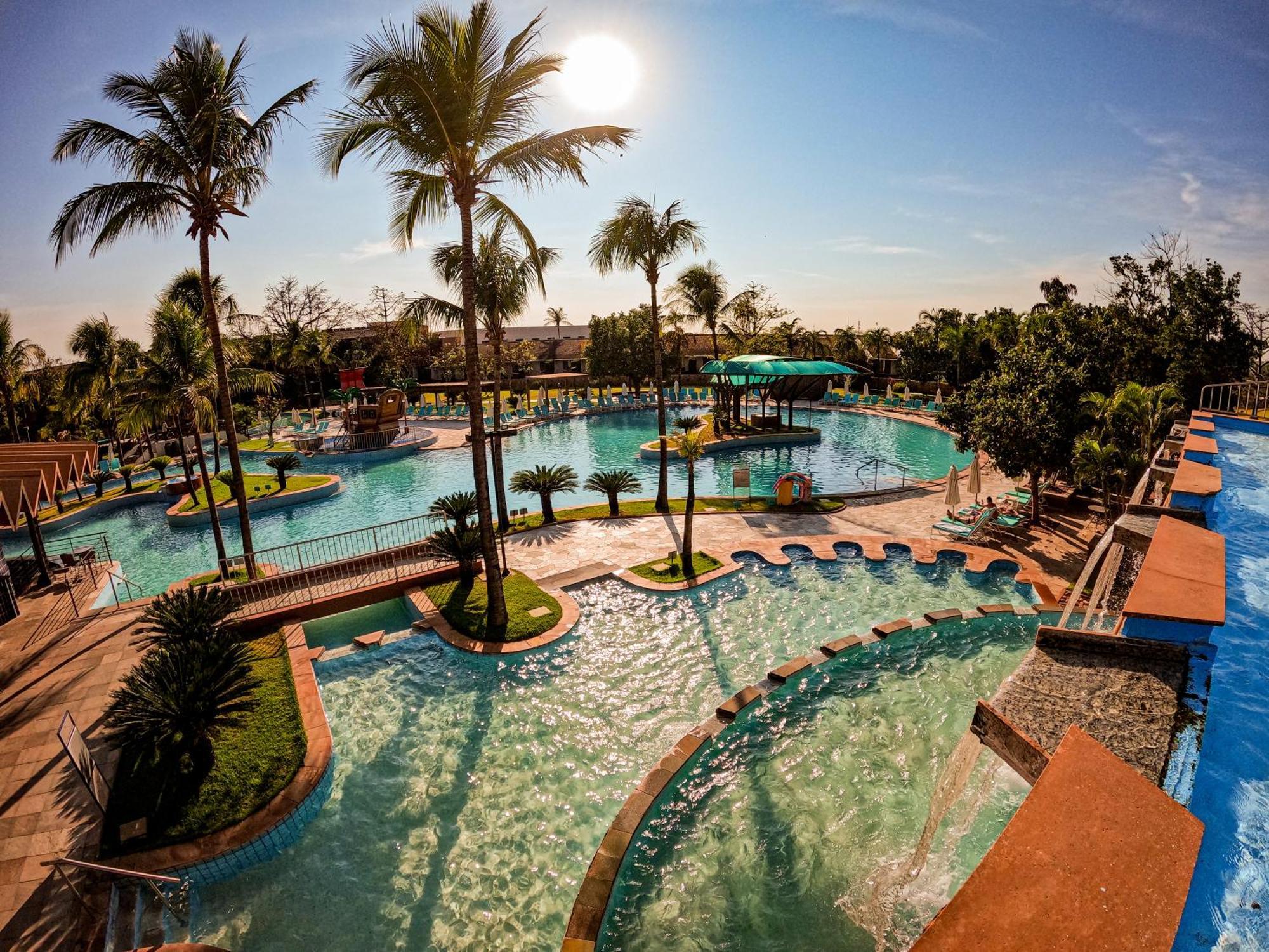 Blue Tree Thermas De Lins Resort المظهر الخارجي الصورة The water park at the Royal Paradise Hotel and Spa