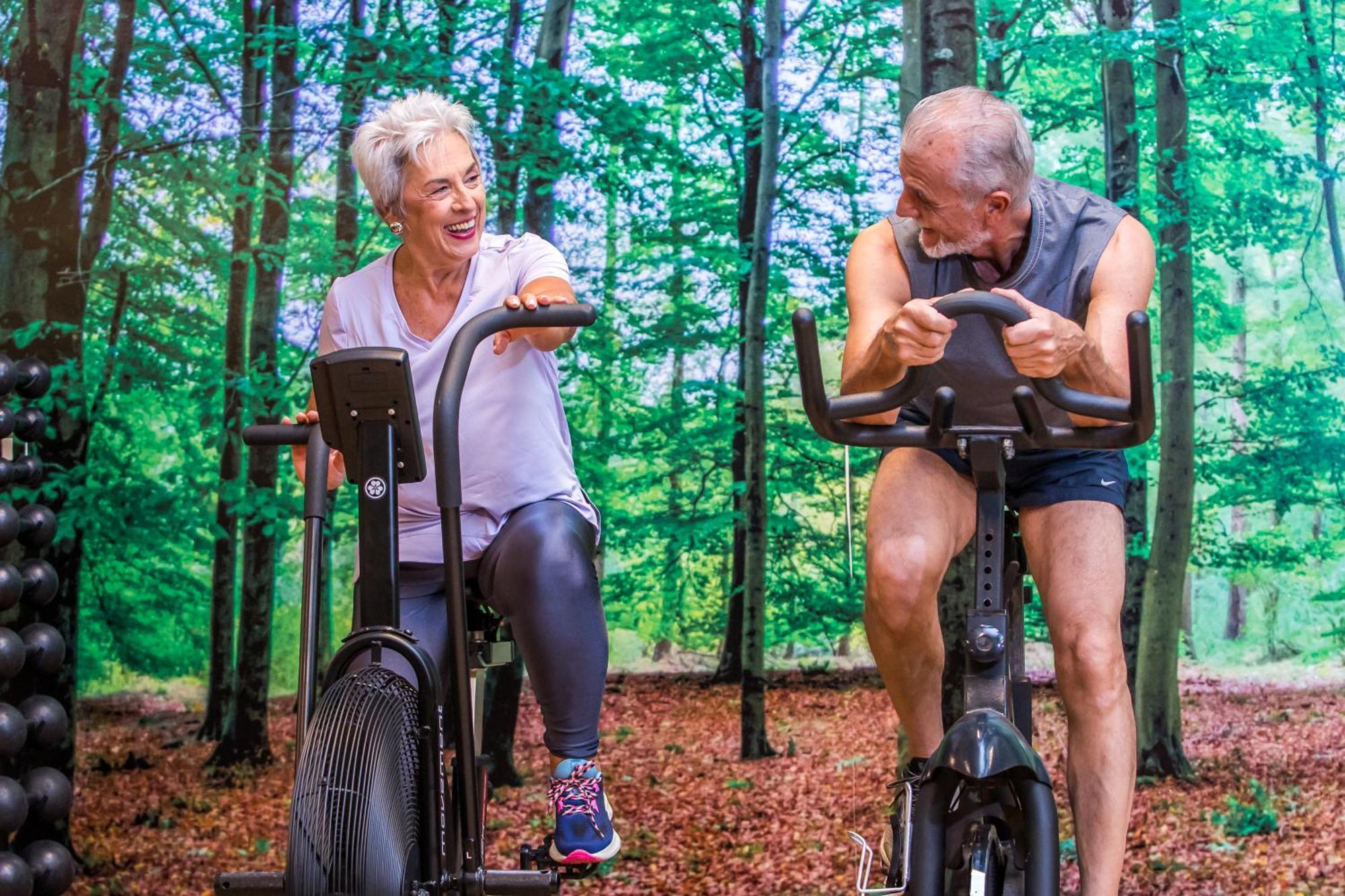 Blue Tree Thermas De Lins Resort المظهر الخارجي الصورة Older people exercising