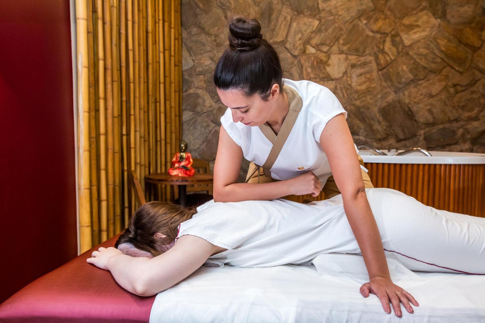 Blue Tree Thermas De Lins Resort المظهر الخارجي الصورة Thai massage
