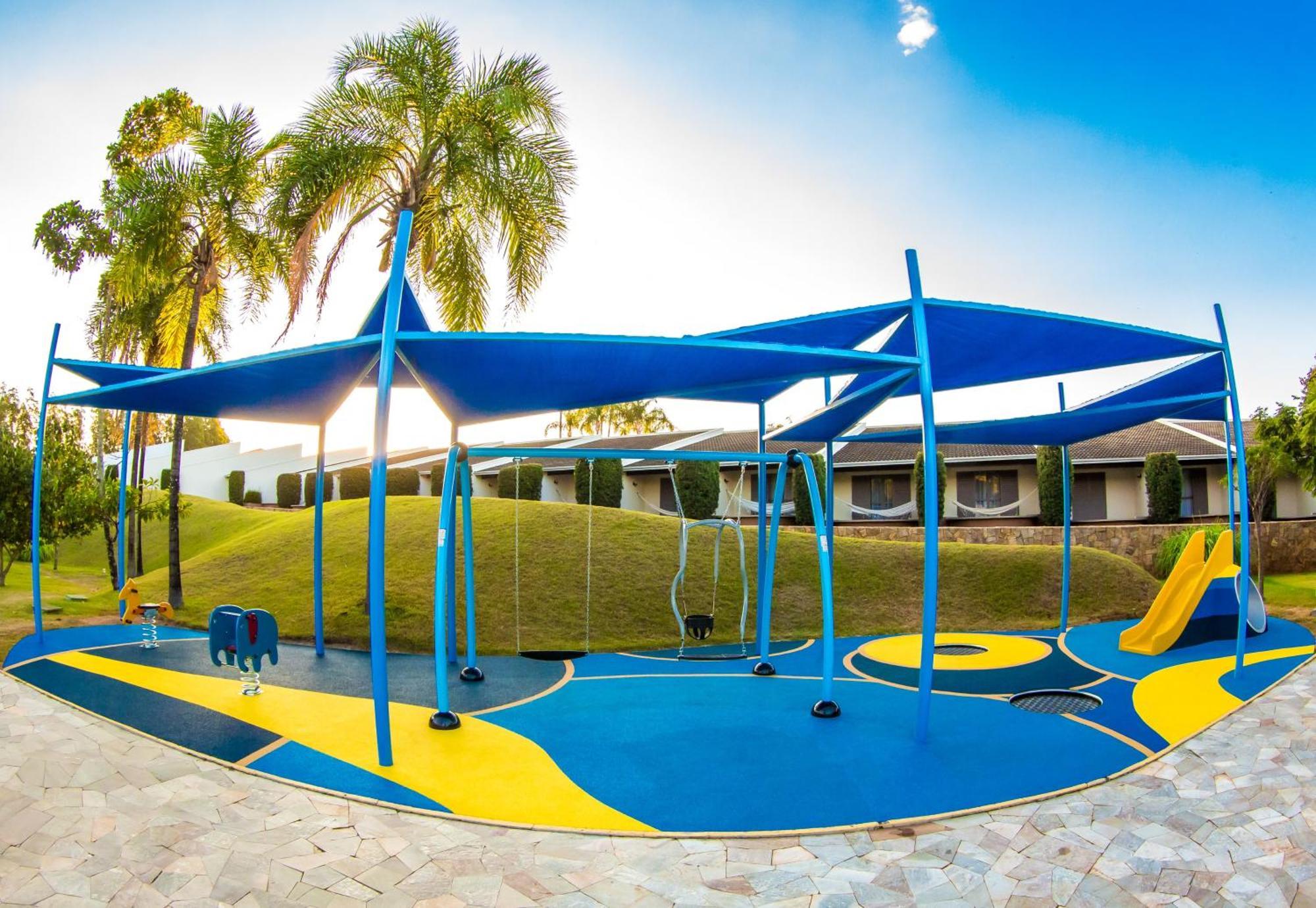 Blue Tree Thermas De Lins Resort المظهر الخارجي الصورة Playground at the school