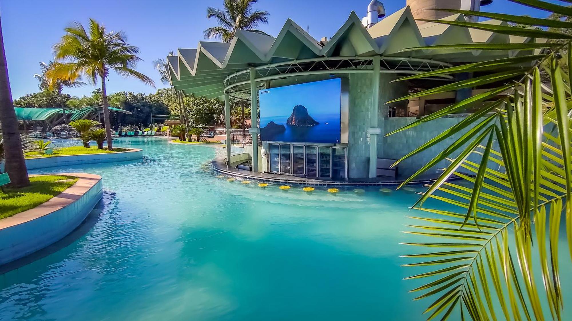 Blue Tree Thermas De Lins Resort المظهر الخارجي الصورة The pool at the Hard Rock Hotel